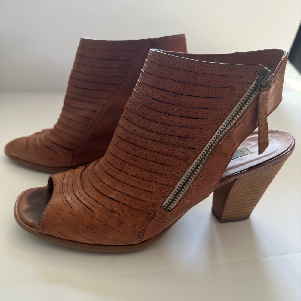 Paul Green, Size 11, PRE-OWNED.